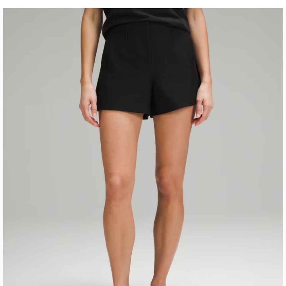 Lululemon Utilitech Relaxed-Fit High-Rise Short 3.5"